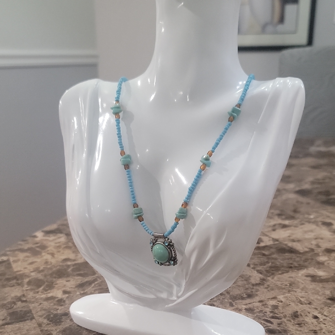 Worthington Elegant Beaded Necklace With Turquoise Pendant 22$